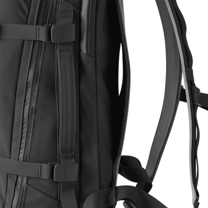 YETI Crossroads® 27-Liter-Rucksack Schwarz