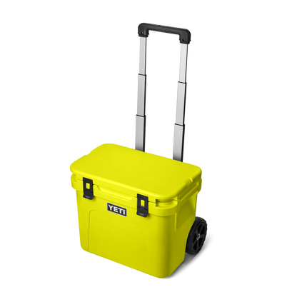 YETI Roadie® 32 Kühlbox auf Rädern Firefly Yellow